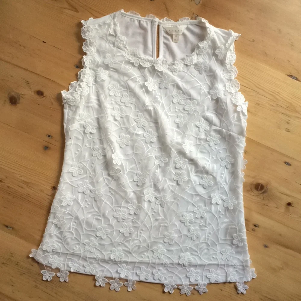 Adiva S white floral scalloped lace overlay sleeveless top - Picture 2 of 9